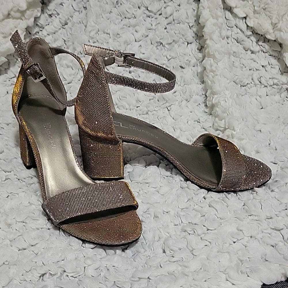 Gold, chunky heels, simple strap around ankle.